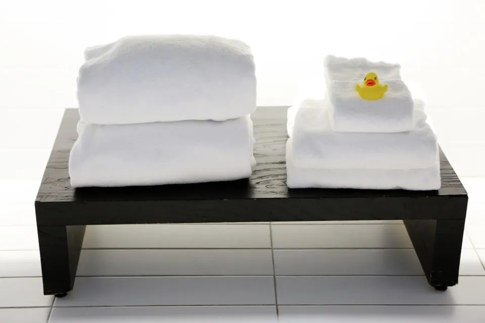 Serviettes blanches pliées avec soin